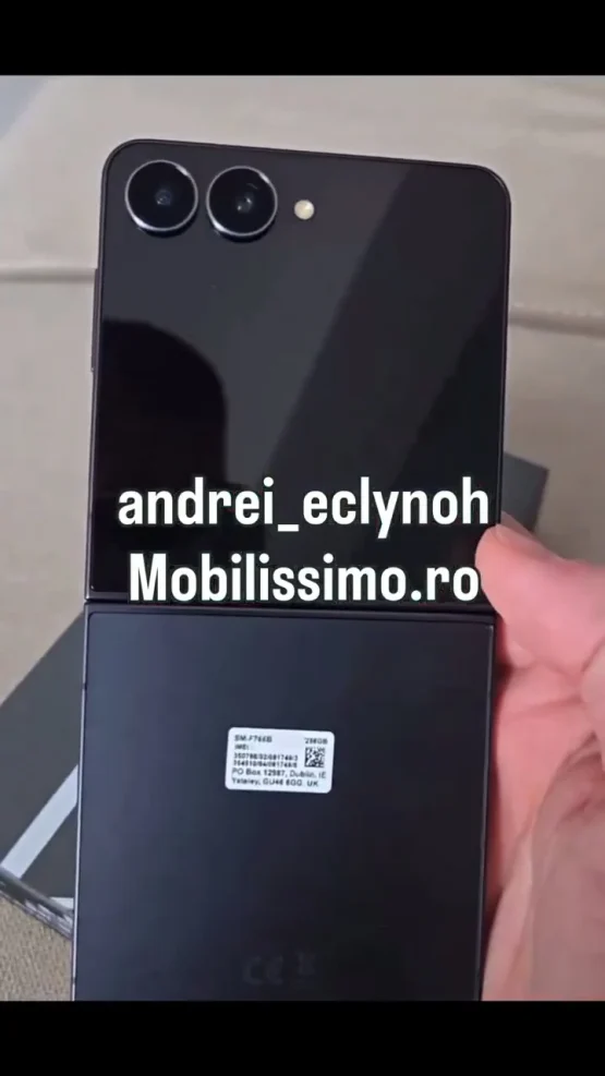 galaxy-z-flip-7-hands-on-video-screenshots-5-555x987-1 Galaxy Z Flip 7 hands on video screenshots 5