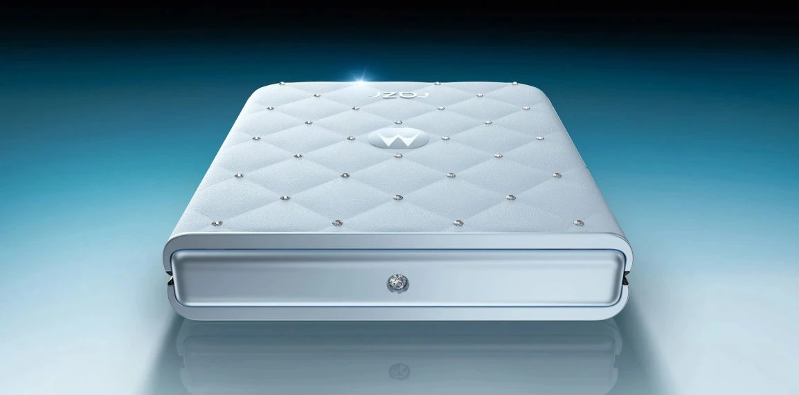 motorola-razr-swarovski-crystal-6-1154x571-2 Motorola Razr Swarovski Crystal (6)