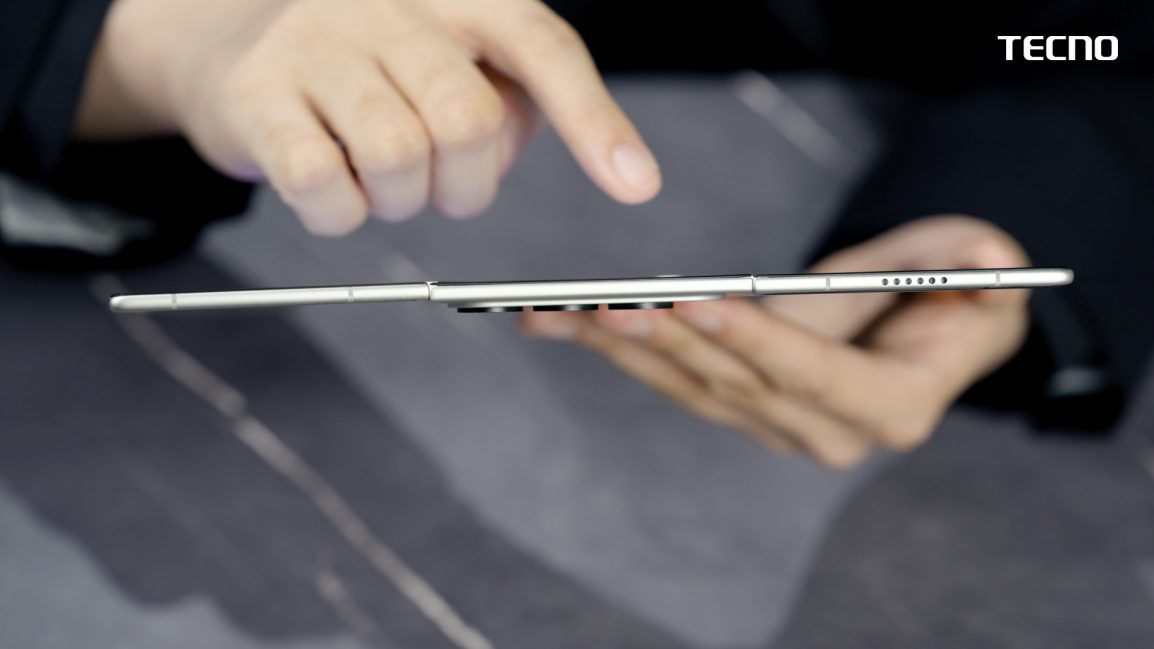 worlds-thinnest-tri-fold-smartphone-at-just-11-49mm-folded-3-49mm-unfolded-1154x649-1 World’s thinnest tri fold smartphone at just 11 49mm folded 3 49mm unfolded