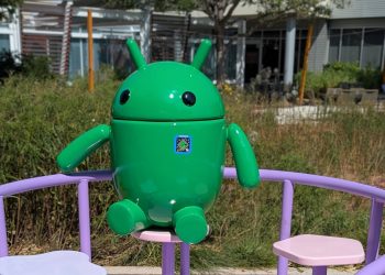 Google, Material 3 İfade Temasından İlham Alan Eğlenceli Android 16 Heykelini Tanıttı
