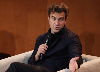 Airbnb CEO’su: AI ajanları ‘yeni Google’ değil