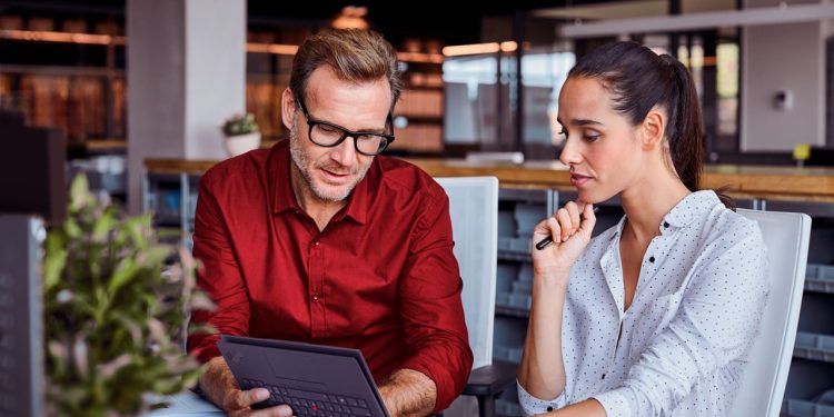 Lenovo, son teknoloji yapay zeka çözümleriyle hukuki sorulara anında yanıtlar sunuyor.