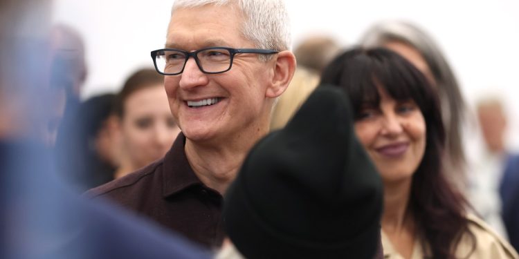 Apple, ABD üretimine 100 milyar dolarlık ek taahhüt açıklayacak.