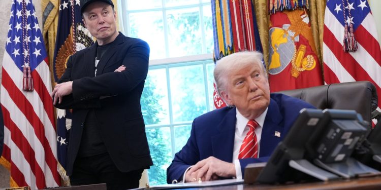 Trump, uzay endüstrisindeki bürokrasiyle mücadele edecek: Kimler kazanacak?