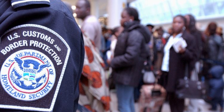 ABD sınırında cihaz aramaları rekor seviyeye ulaştı, yeni veriler gösteriyor.