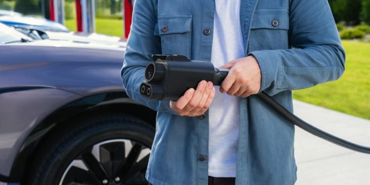 Hazır olun, EV sahipleri: Dongle’lar geliyor!