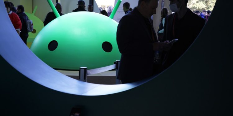 Google, Play Store dışındaki Android uygulamaları için geliştirici doğrulaması isteyecek.