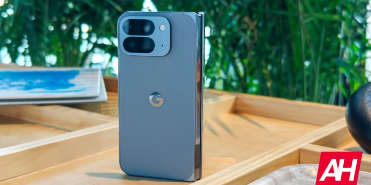 “Pixel 10 Pro Fold, IP68 ile Gelen İlk Katlanabilir Telefon, Ancak İnce Yazıyı Okuyun”