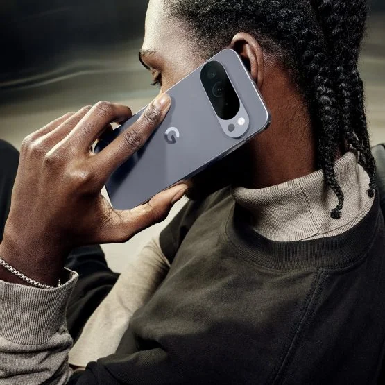 Google Pixel 10 Pro XL lifestyle image leak 1