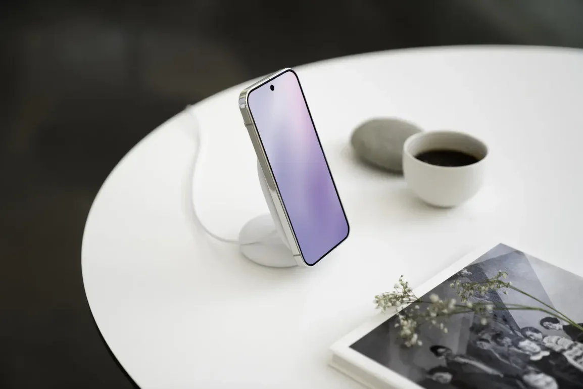 Google Pixel 10 series Pixelsnap Charger with stand