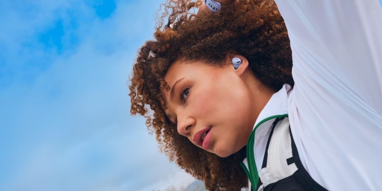 “Google Pixel 10 Pro XL ve Buds 2a’nın Lansmanından Bir Gün Önce Yaşam Tarzı Görselleri Sızdı”