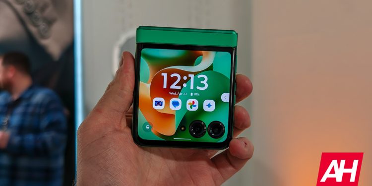 “Motorola Razr 2025 Şimdi 599 Dolar — En İyi Flip Telefon Alım Fırsatı”