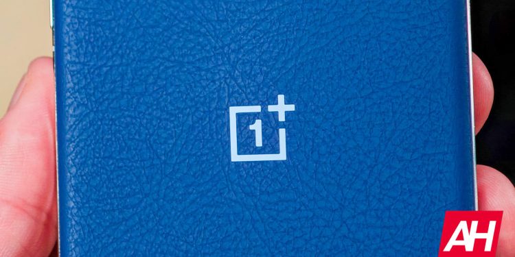 OnePlus 15’in Çarpıcı Bir Kara Delik Tasarımı ile Gelmesi Bekleniyor