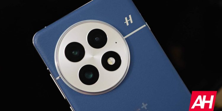 “OnePlus 15, Düzensiz Kamera Tasarımını Kıracak”