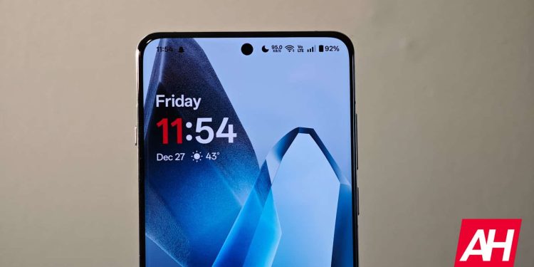 OnePlus 15 Ortaya Çıktı: Snapdragon 8 Elite 2, Android 16 ve 16 GB RAM ile Geliyor!