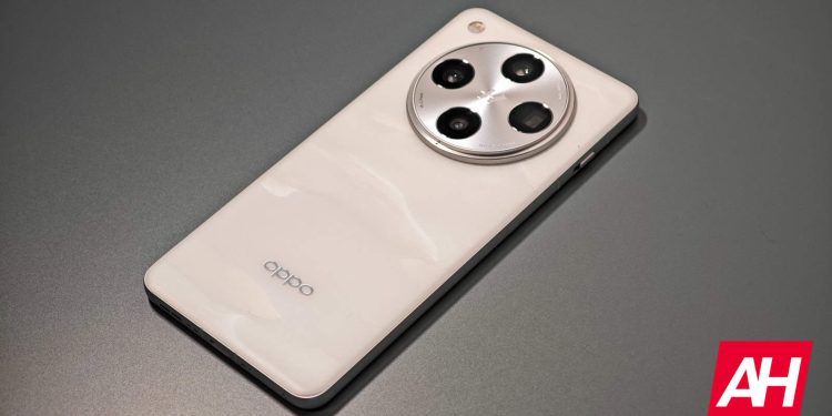 “OPPO’nun Yeni Amiral Gemileri Sızdı: Biri Dört Kameralı, Diğeri Üç Kameralı”