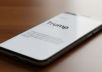 “Trump Mobil, Reklamlarda iPhone ve Galaxy Kullandığı İçin Dava Tehditi ile Karşı Karşıya”