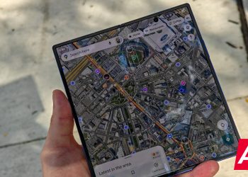 “Galaxy Z Fold 7 Hatası, Güçlü Üç Uygulama Çoklu Görev Yeteneğini Açığa Çıkarıyor”
