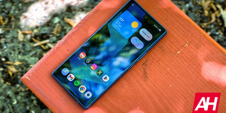Bill Gates, Jay Y. Lee Tarafından Hediye Edilen Samsung Katlanabilir Telefonu Kullandığını Doğruladı
