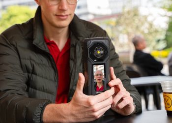 Ulefone Armor 33 Pro’nun Arka Ekranı: Çok Yönlü Bir Araç