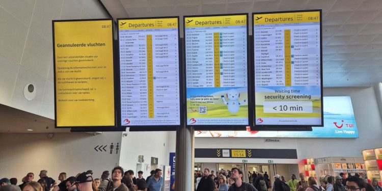 UK’de, Avrupa genelinde havaalanı kesintilerine yol açan fidye yazılımı saldırısıyla bağlantılı bir adam tutuklandı.