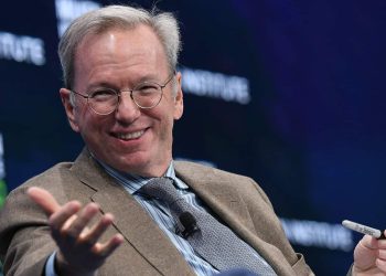 Eski Google CEO’su, Çin ile Rekabet İçin ABD Çalışanlarını İş-Yaşam Dengesi Ticareti Yapmaları Gerektiği Konusunda Uyarıyor
