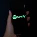 Spotify, sanatçılar için şartlarını değiştirdiği iddialarını reddetti.