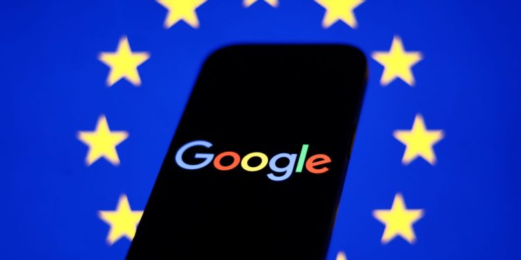 AB, Google’ı reklam teknolojisi ‘istismarı’ nedeniyle 3.5 milyar dolar ceza kesti.