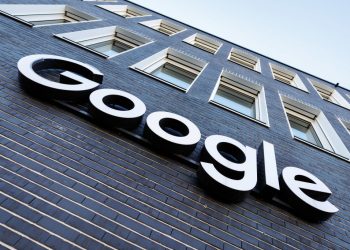 Google’ın NotebookLM’si, AI podcast’lerinin tonunu özelleştirme imkanı sunuyor.