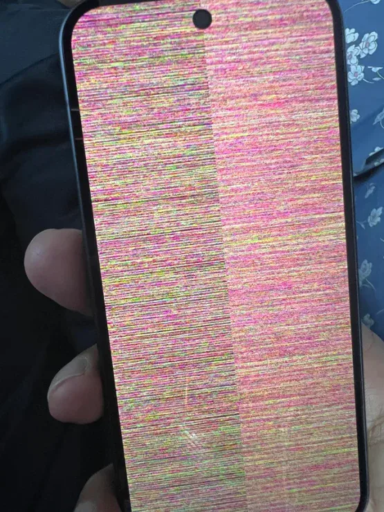 google-pixel-10-display-glitch-1-555x740-1 Google Pixel 10 display glitch 1