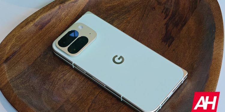 “Google Pixel 10 Pro Katlanabilir Telefonun Hoparlörleri”