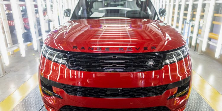 Jaguar Land Rover, siber saldırı nedeniyle üretimi üçüncü hafta askıya aldı.