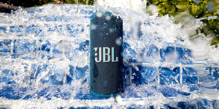 JBL’nin Yeni 99 Dolar Değerindeki Grip Hoparlörü: Küçük Boyutunda Büyük Ses!