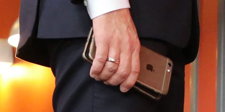 Fransa, Apple’ın yeni casus yazılım saldırısı mağdurlarını bilgilendirdiğini açıkladı.