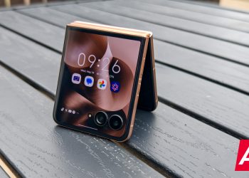 “Samsung Dünya’nın İkinci En Büyük Katlanabilir Telefon Markası Değil, Motorola!”