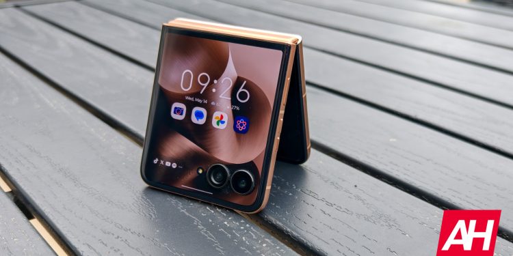 “Samsung Dünya’nın İkinci En Büyük Katlanabilir Telefon Markası Değil, Motorola!”