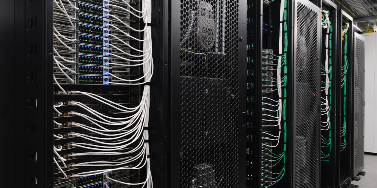 Kuzey-Güney Ağları: İşletmelerde Yapay Zeka Çalışmalarını Hızlandırmanın Anahtarı