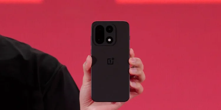 OnePlus 15’in İlk Resmi Görüntüsü — Yeni Kamera Yerleşimi ve Ultra İnce Kenarlar