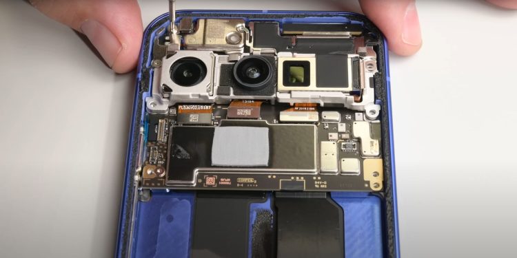 “Pixel 10 Değişim İncelemesi: Kolay Pil Değişimi ve Daha Az Vida”