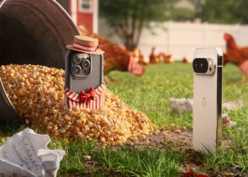 “Pixel, Bu Kez Şarkı Söyleyen Tavuklarla iPhone’u Yenmeyi Başardı”