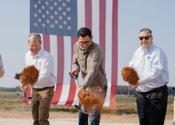 Rivian, 2026’da inşaatına başlayacağı 5 milyar dolarlık Georgia fabrikasına ilk adımı attı.