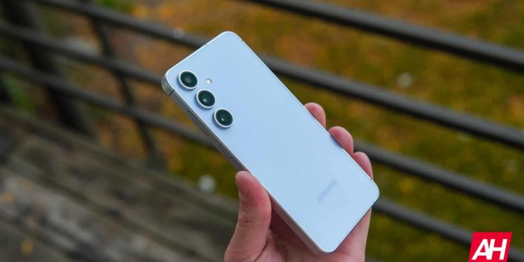 “One UI 8, İki Yeni Samsung Telefonuna Resmen Geldi”