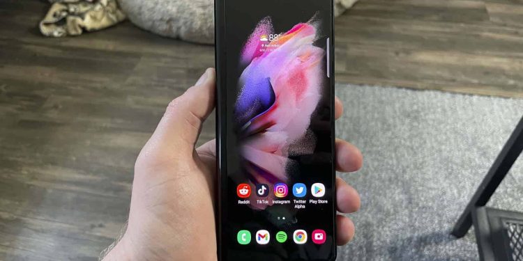 “Samsung, Galaxy Z Fold 3 ve Flip 3 İçin Yazılım Desteklerini Sonlandırdı”