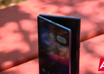 Galaxy Z Fold 7, Önceki Modeli Gibi Boya Soyulması Sorunu Yaşıyor