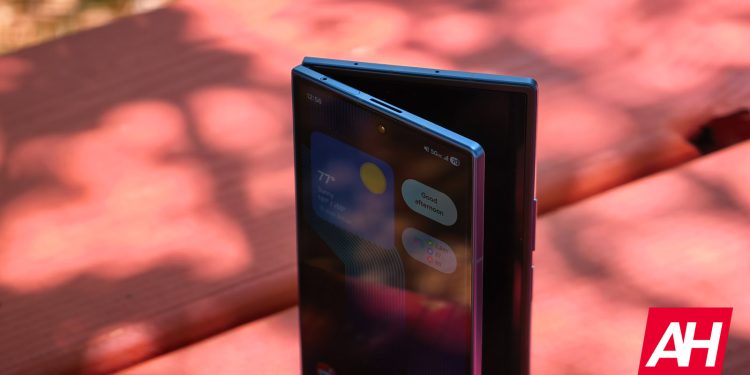 Galaxy Z Fold 7, Önceki Modeli Gibi Boya Soyulması Sorunu Yaşıyor