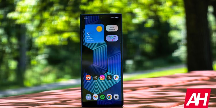 Samsung’un Galaxy Z Üç Katlanır Telefonu, Gelecekteki PC’niz Olmayı Hedefliyor