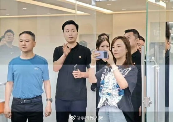 xiaomi-16-design-leak-555x392-1 Xiaomi 16 design leak