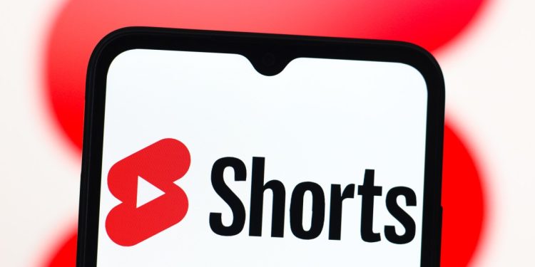 YouTube, Shorts yapımcıları için yeni jeneratif AI araçları tanıttı.