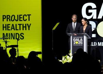 Prens Harry ve Meghan, sosyal medyanın gençler üzerindeki zararlarına dikkat çekti.
