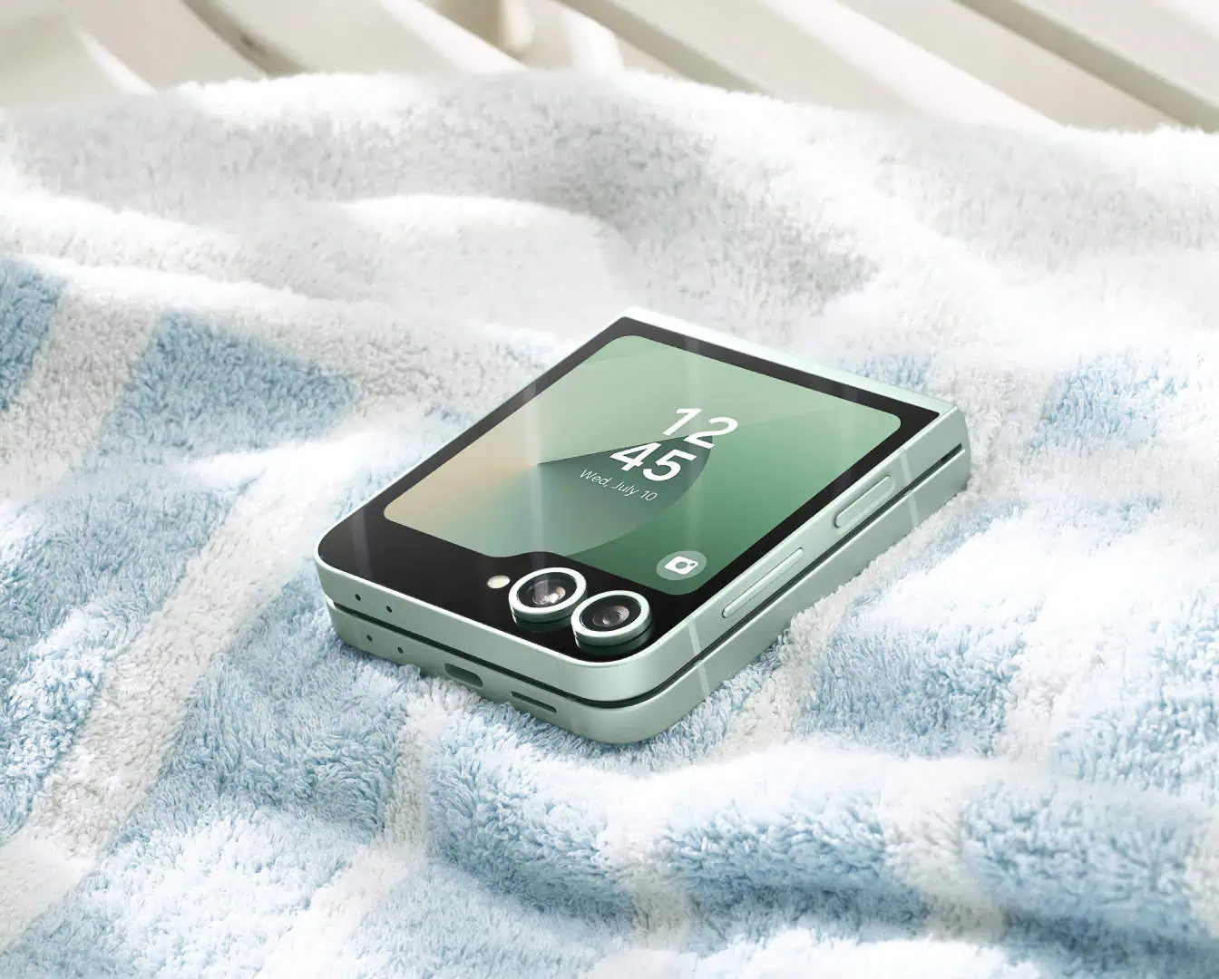 galaxy-z-flip-6-lifestyle-3 Samsung Galaxy Z Flip 6